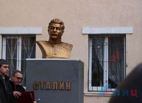 В Луганске поставили Сталина, как «пример созидания и восстановления» (ФОТО)