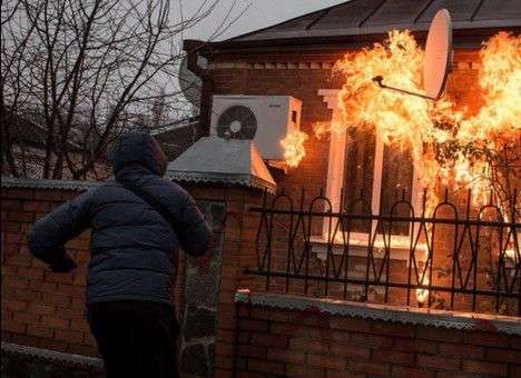 На Харьковщине дома полицейских забросали коктейлями Молотова, заведены дела (ФОТО)