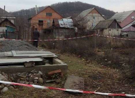 Женщина нашла на своем участке разрубленного на 6 частей мужчину (ФОТО)