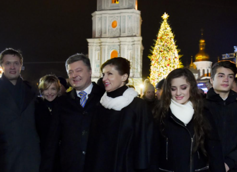 Порошенко сходил на ярмарку за подарком для внука (ФОТО)