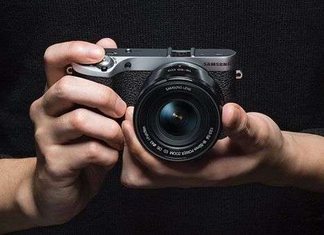 Samsung не намерена покидать рынок фотокамер