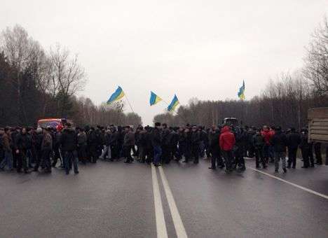 На дорогах по всей Украине блокируют движение (КАРТА)