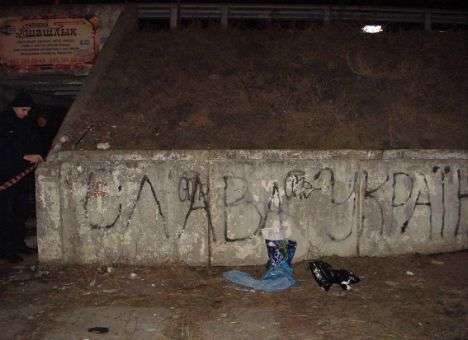 В Киеве около подземного перехода нашли пакет с телом ребенка (ВИДЕО)