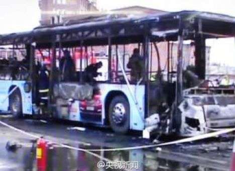 Опубликованы кадры пылающего автобуса с пассажирами (ФОТО)
