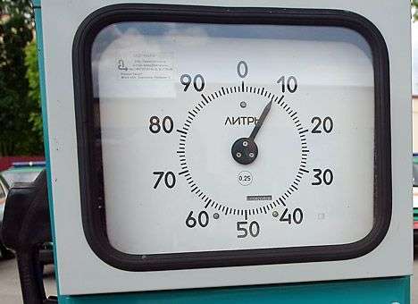 Эксперты рассказали, как повлияет падение цены нефти на стоимость бензина