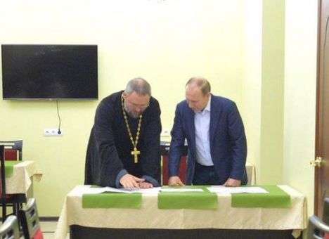 Путин на Рождество проинспектировал «родительский» храм