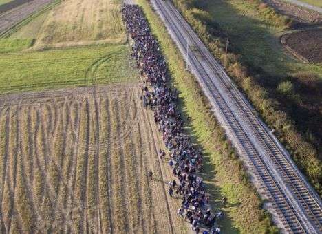 Неудержимые: Европу накроет новое «цунами беженцев»