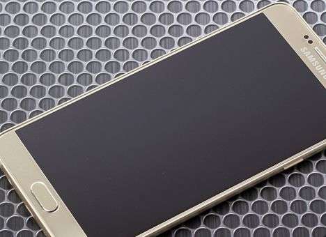 В 2016 году Samsung снова сократит поставки телефонов