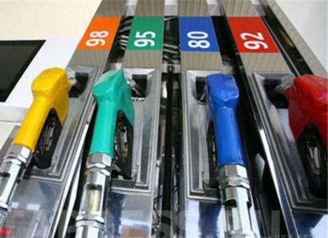 В Украине начал дешеветь бензин