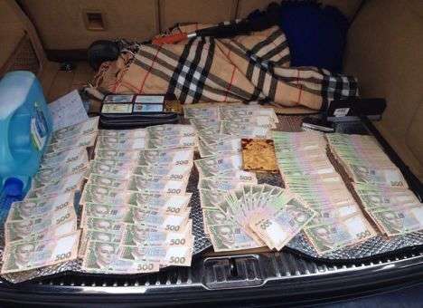 Рекордная взятка в Киеве: налоговик, убегая от силовиков, устроил ряд ДТП (ФОТО)