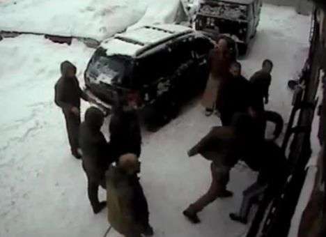 Шокирующее видео вооруженного конфликта на Драгобрате выложили в сеть (ВИДЕО)