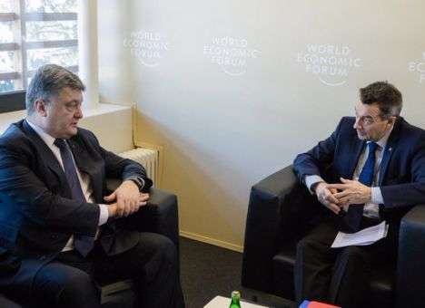 Порошенко в Давосе пожаловался на нарушения прав человека