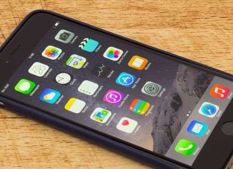 Apple намекает на первый в истории спад продаж iPhone