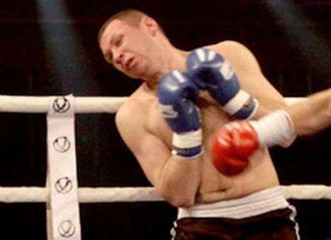 Худший украинский боксер решил провести бой в России