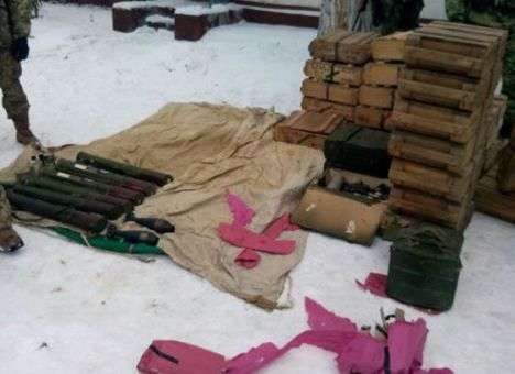 На Донетчине нашли схрон с ящиками боеприпасов (ФОТО)