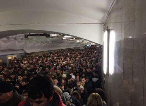 Опубликованы кадры утреннего кошмара в московском метро (ВИДЕО)