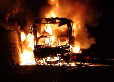 Машины все побитые: В Донбассе на КПП прогремел взрыв, есть жертвы