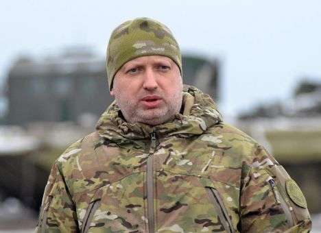 Турчинов на передовой попал под обстрел и увидел «подземную баню»