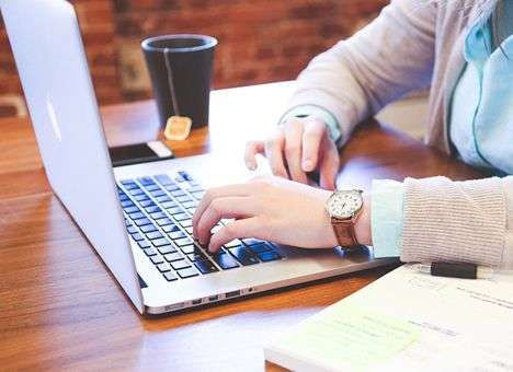 Каждый десятый веб-пользователь взламывает аккаунты своей половинки