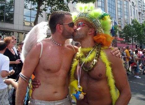 Госдума РФ отказалась штрафовать геев за поцелуи в общественных местах
