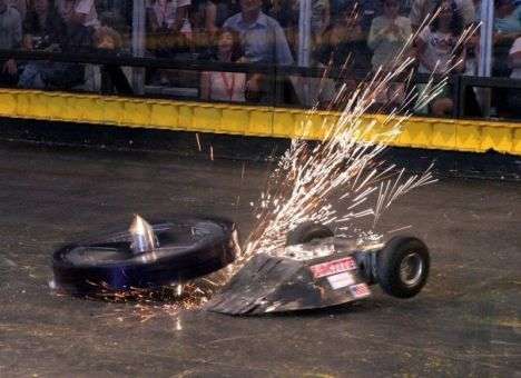 В Москве прошел турнир по боям без правил среди роботов (ВИДЕО)