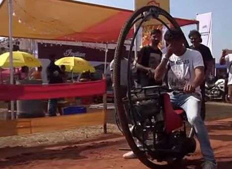 В Индии показали уникальные мотоциклы на грандиозном фестивале байкеров (ВИДЕО)