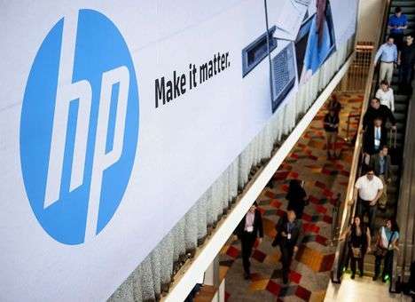 Слабые продажи сократили выручку HP на 12%