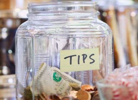 Чеки с сюрпризами начали выдавать в киевских ресторанах