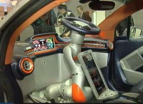 Автомобиль объединили со смартфоном и сделали автономным (ВИДЕО)