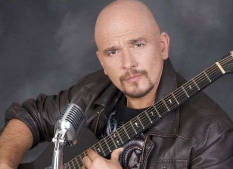 У известного российского музыканта обнаружили запрещенный груз