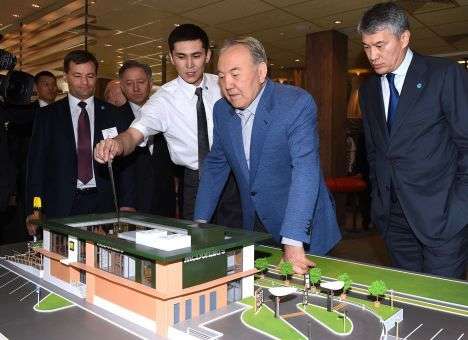 Президентский масштаб: Назарбаев открыл «Макдоналдс»