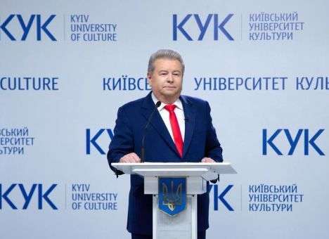 «Схемы Поплавского»: поющий ректор учит студентов, как делать бизнес на имени (ФОТО)