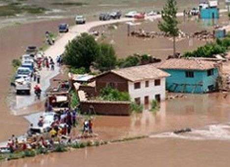 Страна ушла под воду: сильное наводнение уничтожило города и поселки (ВИДЕО)