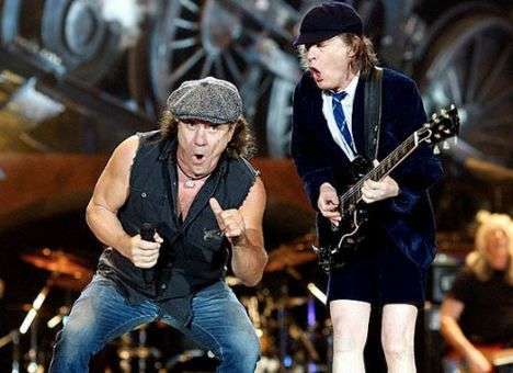 Вокалист AC/DC отменил концерты из-за угрозы оглохнуть