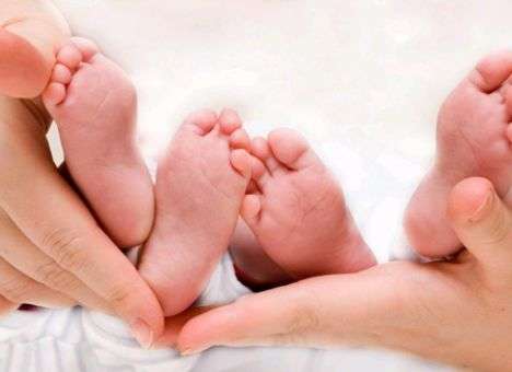 Стала известна правда о непохожих друг на друга двойняшках