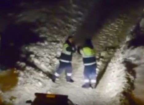 В РФ «гаишник» избил напарника после дежурства (ВИДЕО)