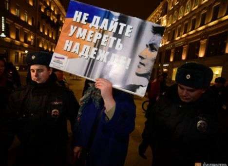 В родном городе Путина на акции в поддержку Савченко полиция задержала 11 человек (ФОТО)