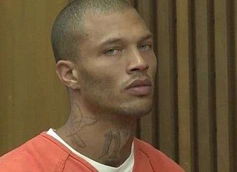 «Самый красивый преступник США» вышел из тюрьмы (ВИДЕО)