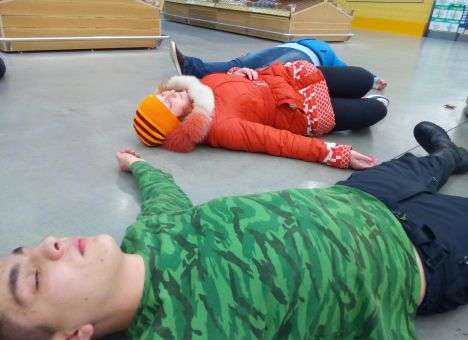 Россияне массово падают в «голодные обмороки» (ФОТО)