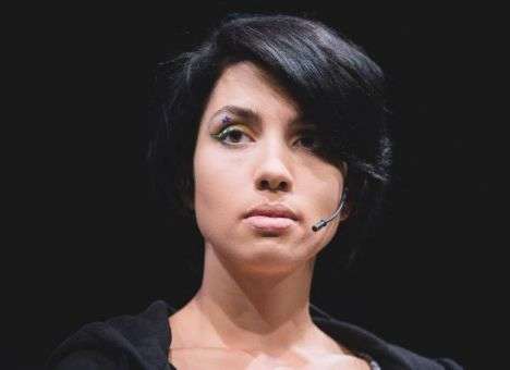 Российская бунтарка выпустила «Руководство по революции»