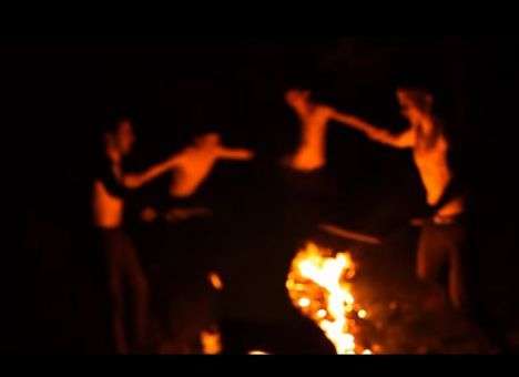 Русский мир отмечает праздник весны: На Масленицу в РФ жгли книги (ВИДЕО)