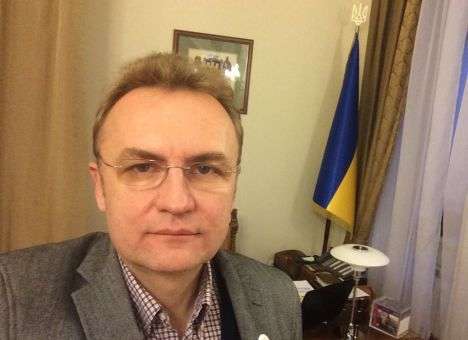 Яценюк не собирается уходить: Садовой прокомментировал свое «премьерство»