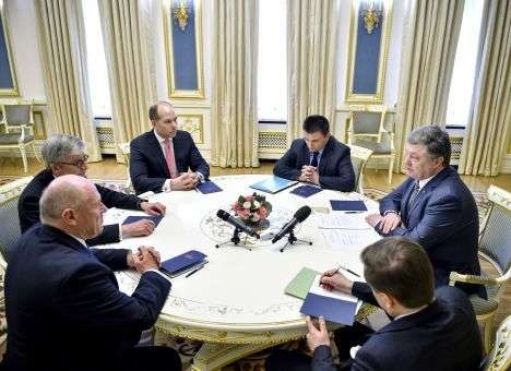 Порошенко призвал украинцев за рубежом помочь с освобождением Савченко