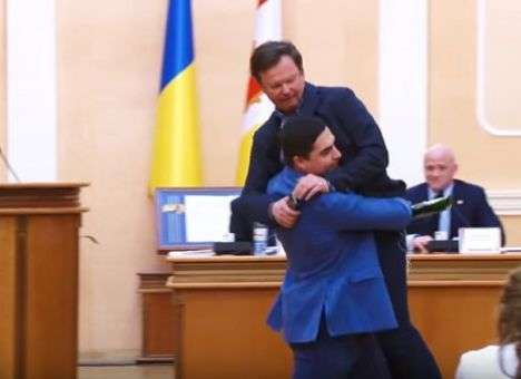 Скандал в Одессе: Боровик, которого сегодня носили на руках, требует извинений Порошенко (ВИДЕО)