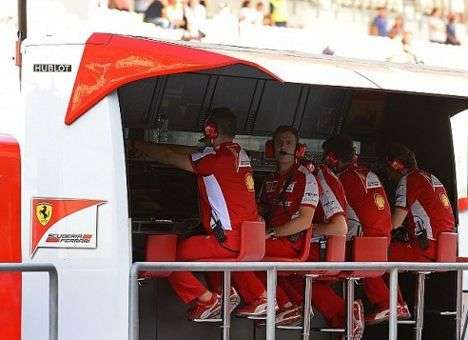 FIA расширила спектр ограничений на обмен сообщениями в Формуле 1