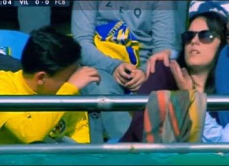 «Поцелуй» Месси: Опубликованы кадры, как футболист попал мячом девушке в лицо (ВИДЕО)