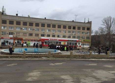 Перед судом над Савченко нагнали малочисленную «массовку» (ФОТО)
