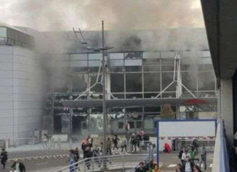 Первые кадры с места мощных взрывов, прогремевших в аэропорту Брюсселя (ФОТО)