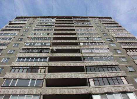 Россиянка выкинула дочь из окна пятого этажа