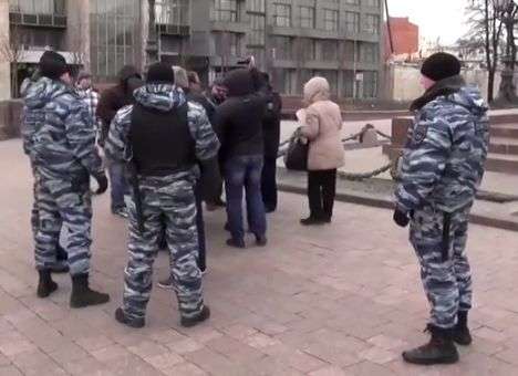 Пикет в поддержку Савченко в Москве прошел под «присмотром» ОМОНа (ВИДЕО)